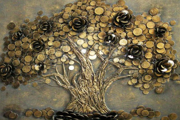 Денежное дерево из натурального камня и монеток.
