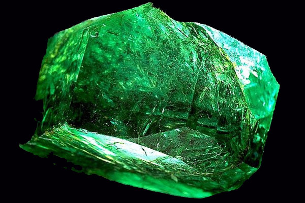 зелёный драгоценный камень