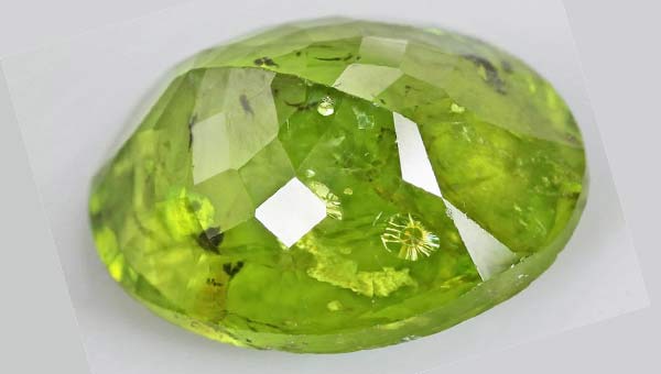 зеленый камень хризолит