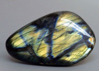камень лабрадор - оберег для Овна