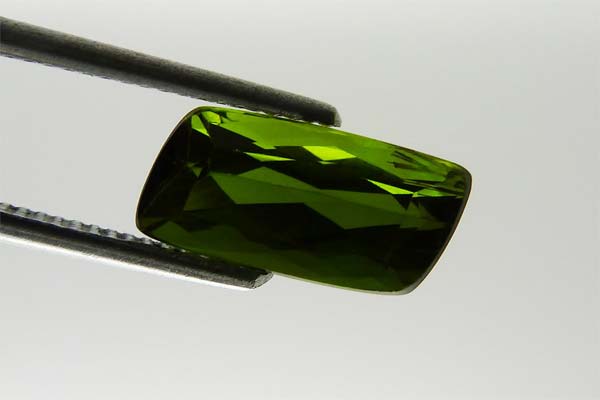минерал зеленого цвета