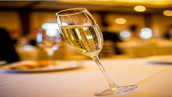 бокал шампанского