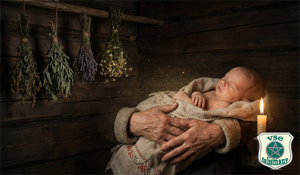 дух держит ребенка на руках